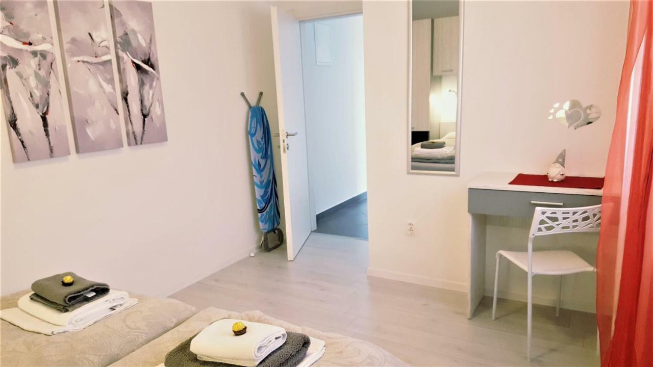 Apartmani "Sandro" Gonar Rab Town Exterior photo